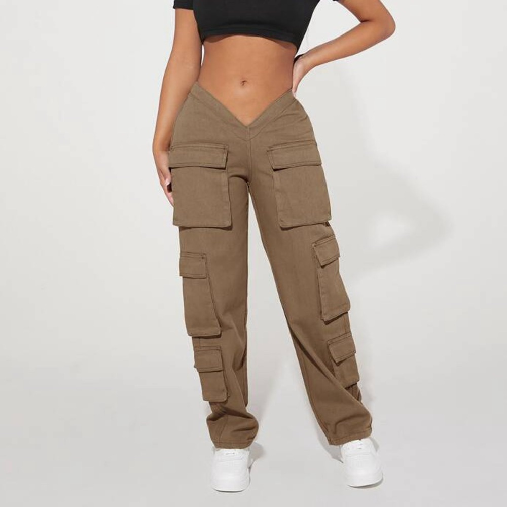 PETITE V-CUT FLAP POCKET CARGO JEANS